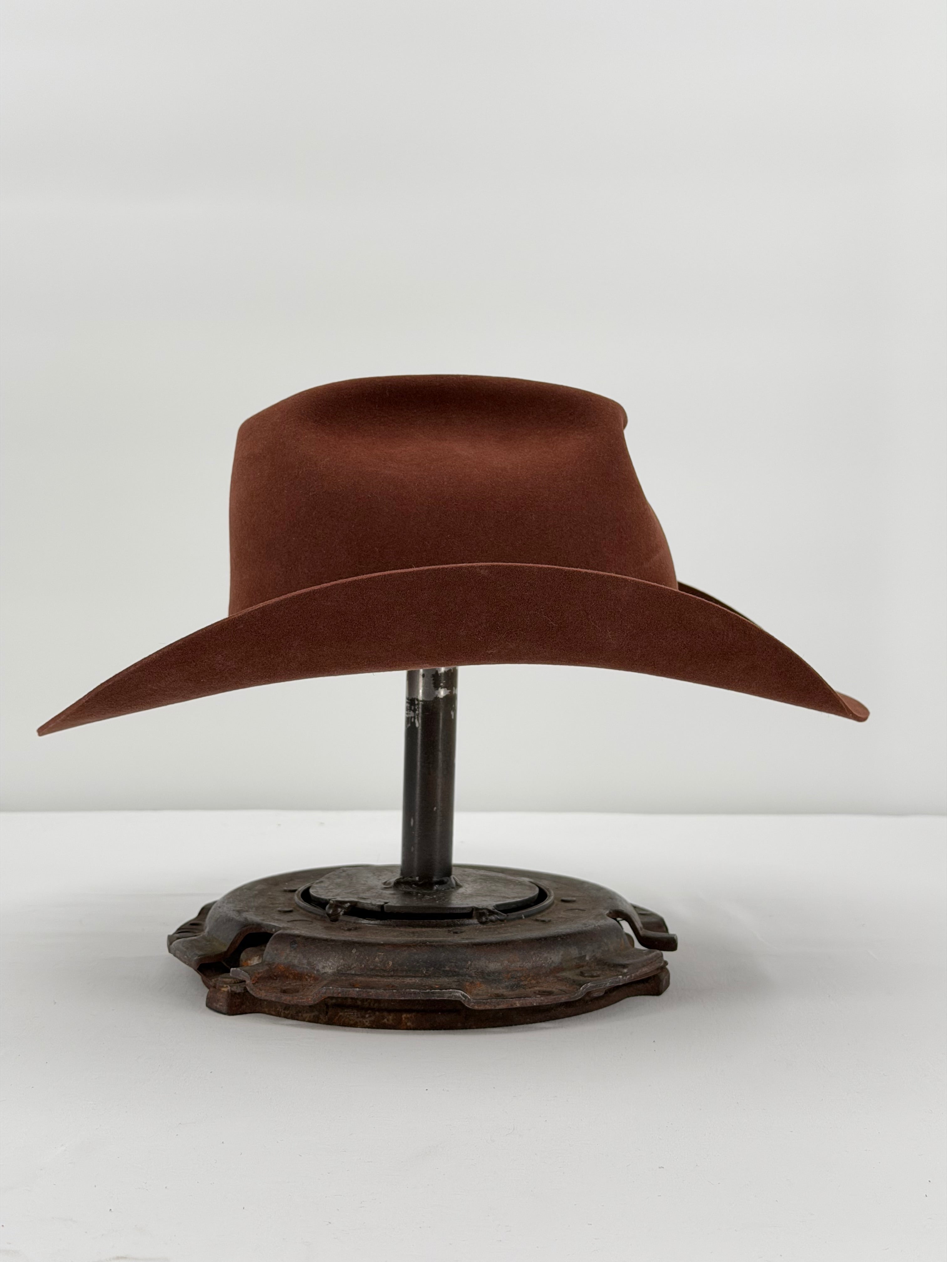 Burgundy Round Beaver Hat - 7 1/4