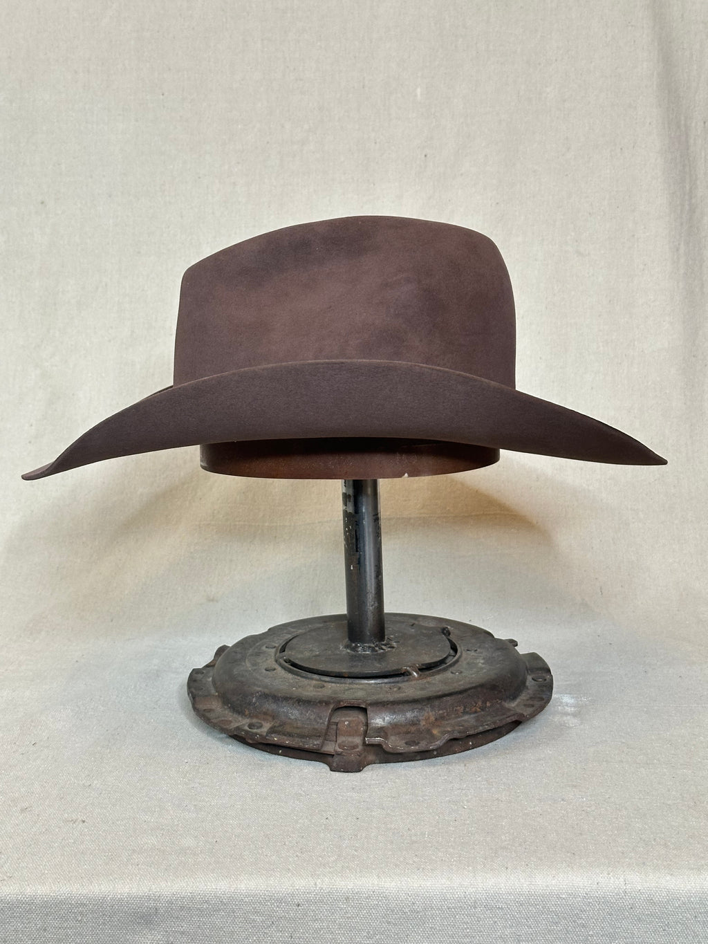Mauve Oval Nutria Hat - 7 3/8
