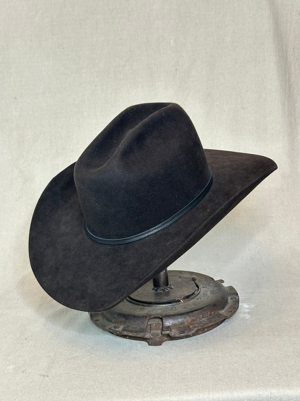Black Round Beaver Hat - 7 3/8
