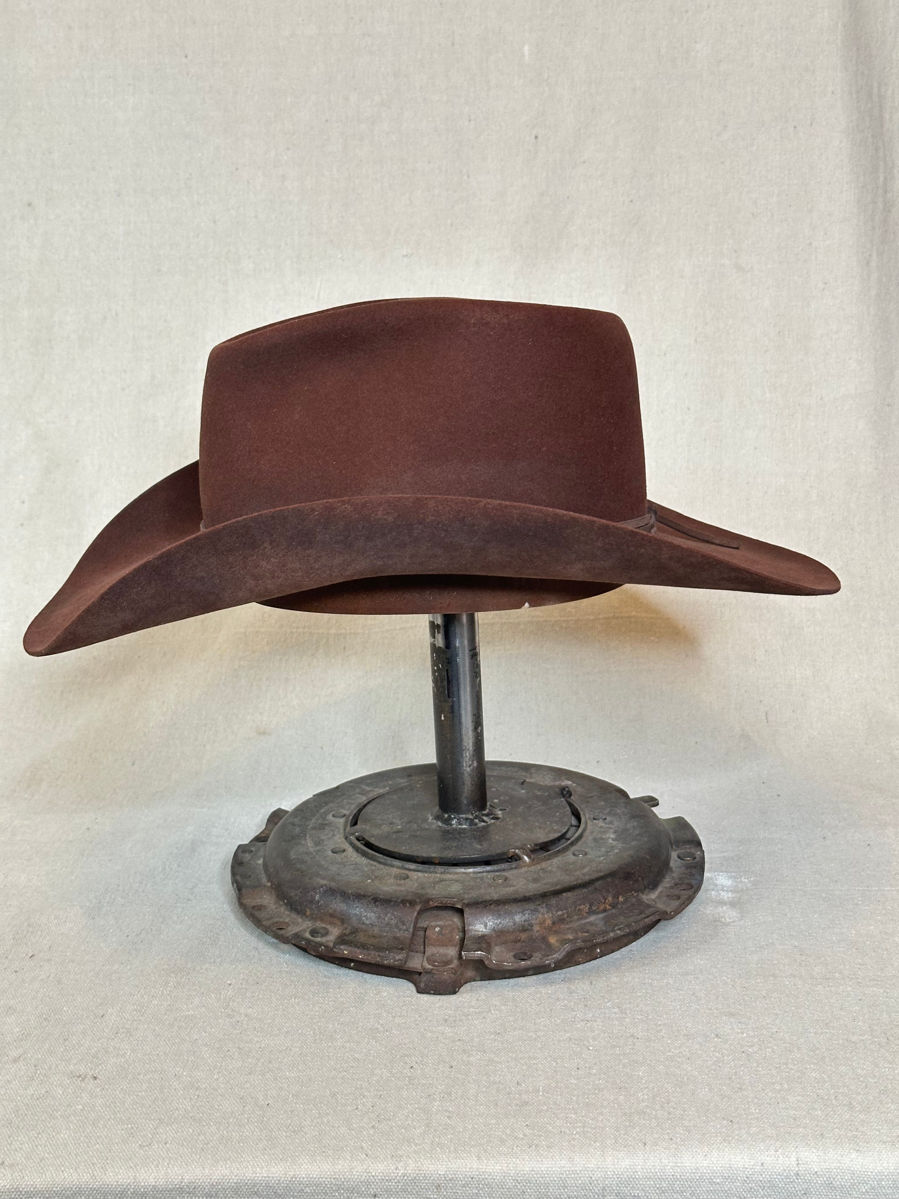 Burgundy Round Beaver Hat - 7 1/2