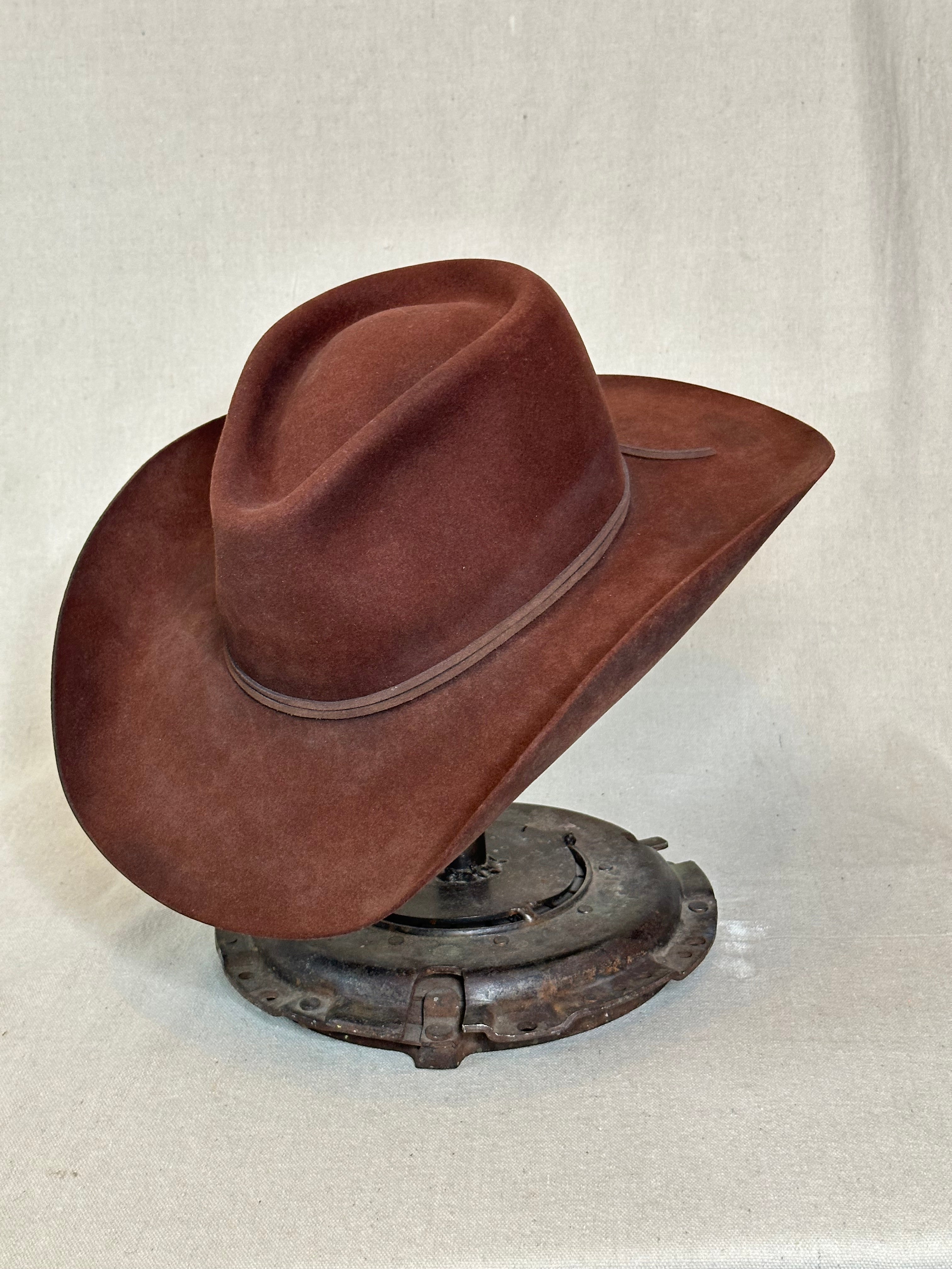 Burgundy Round Beaver Hat - 7 1/2