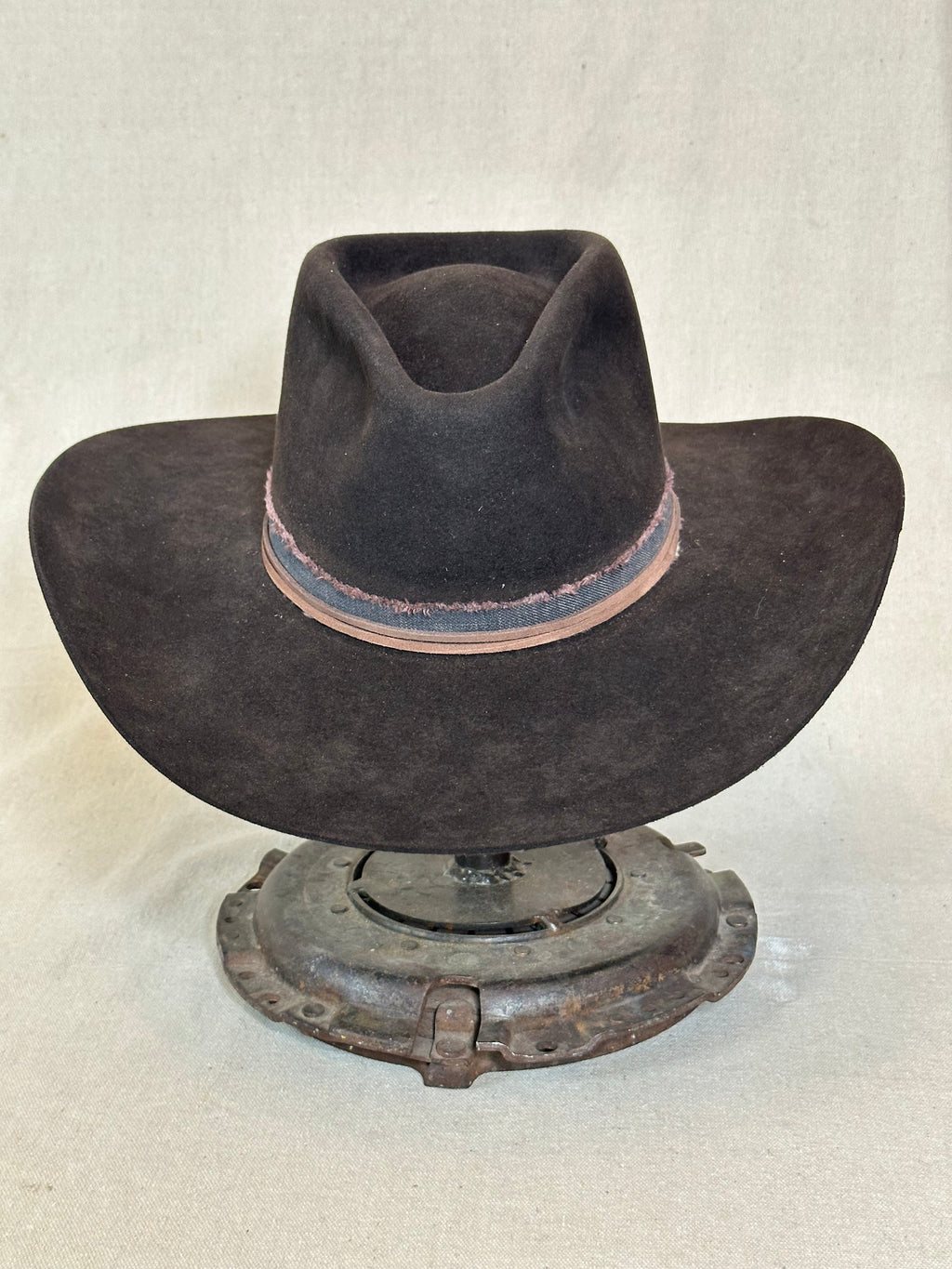 Dark Slate Round Beaver Hat - 7 1/4