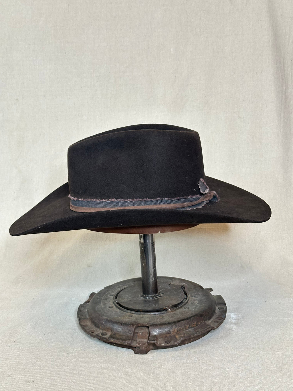 Dark Slate Round Beaver Hat - 7 1/4