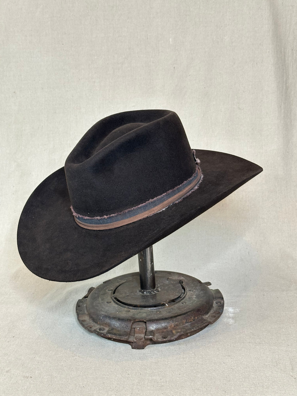 Dark Slate Round Beaver Hat - 7 1/4