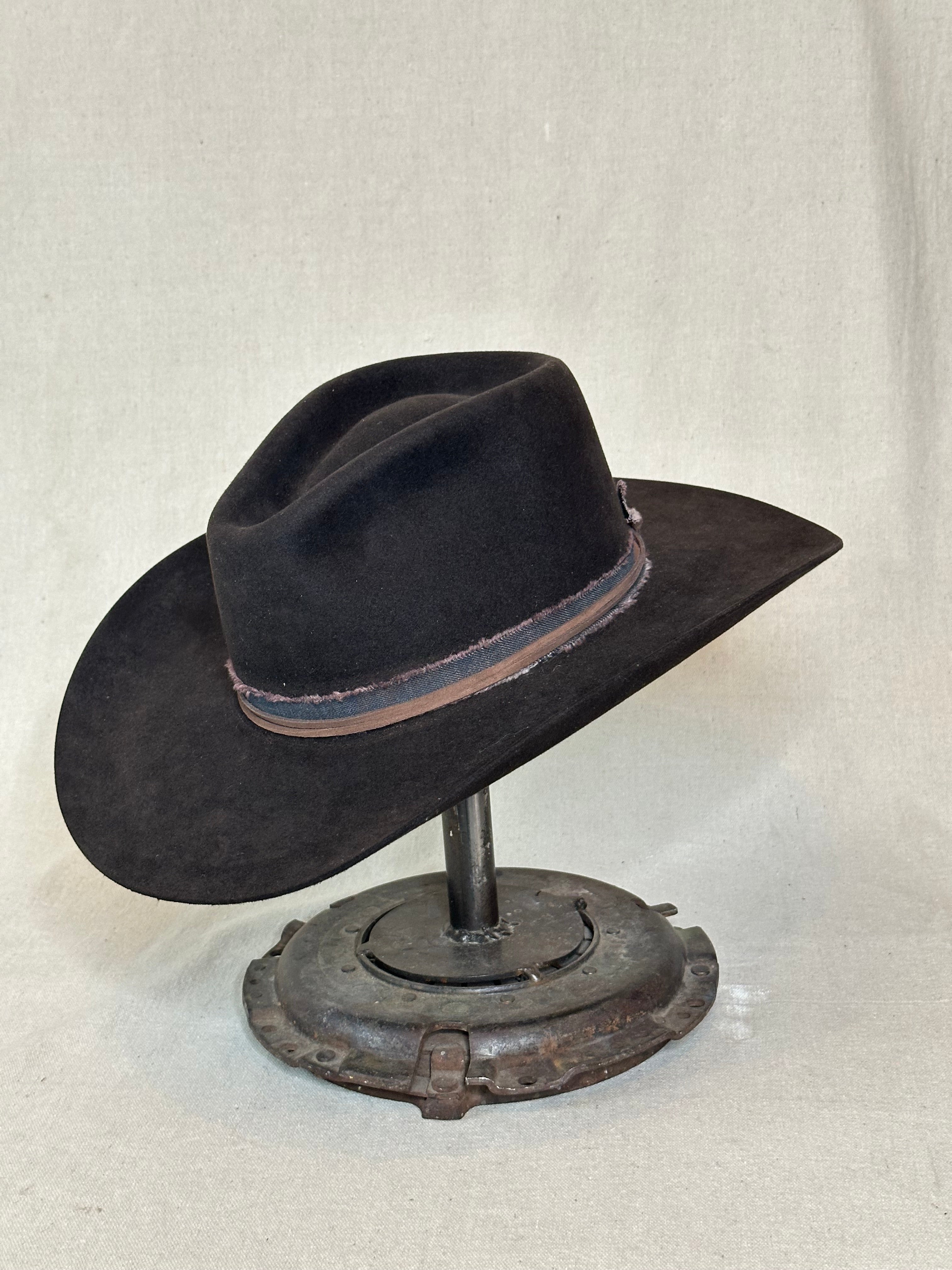Dark Slate Round Beaver Hat - 7 1/4