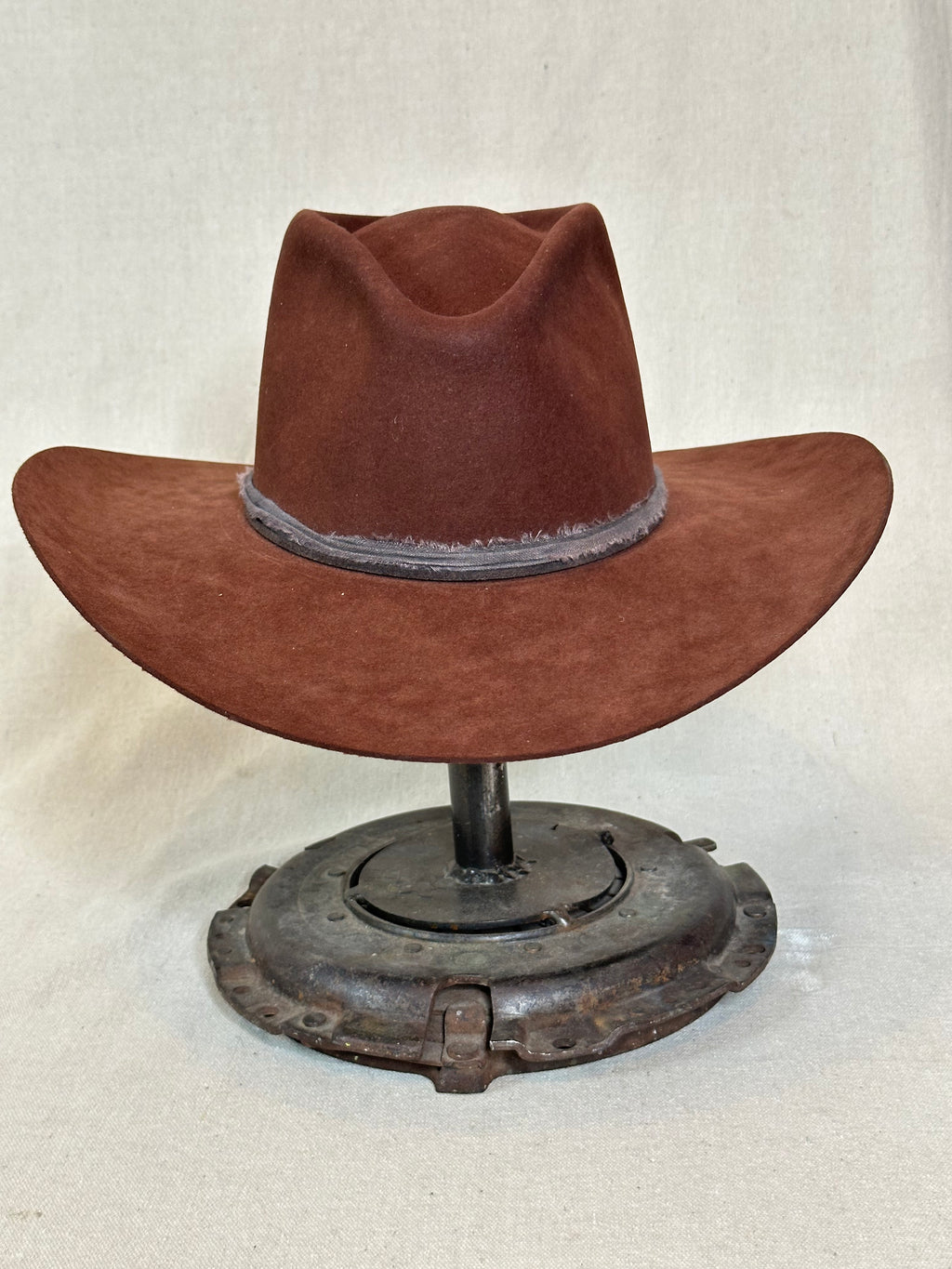 Burgundy Round Beaver Hat - 6 7/8