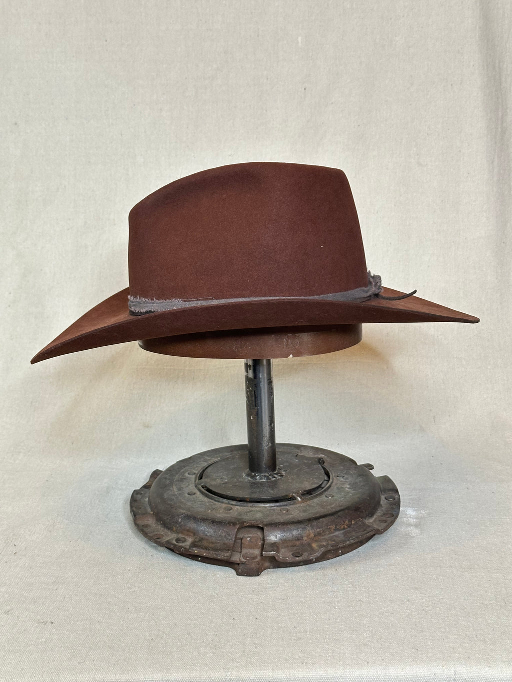Burgundy Round Beaver Hat - 6 7/8